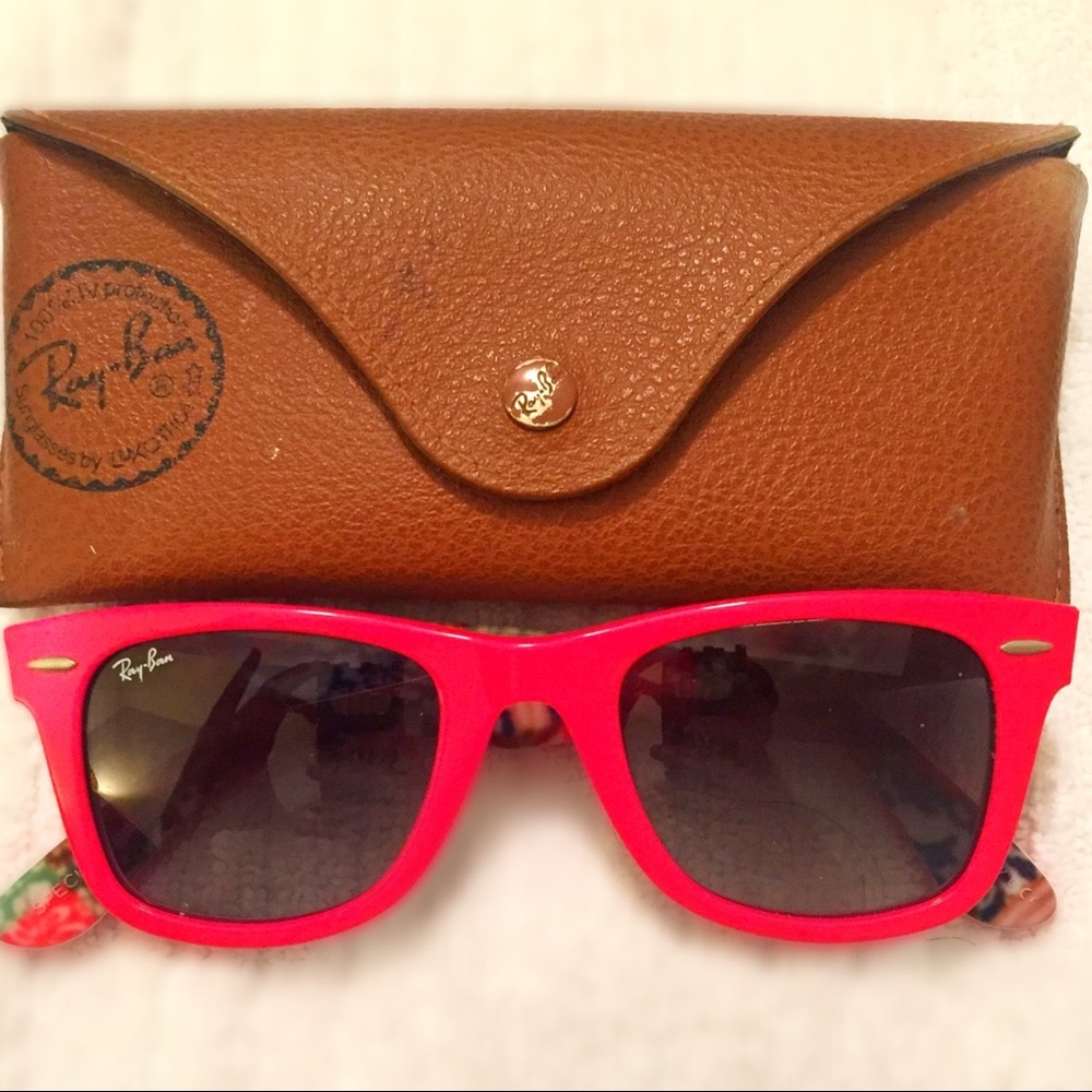 Rare Print Ray Ban Wayfarers Red with Print detail